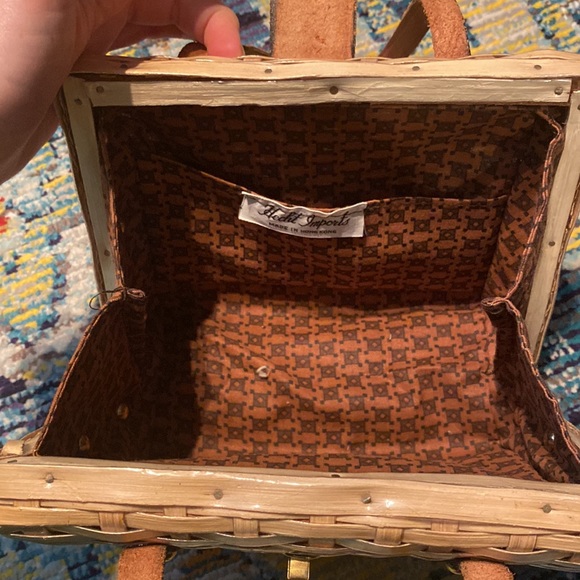 Vintage Natural Wicker Woven Handbag with Brown Leather Accents - Picture 5 of 8